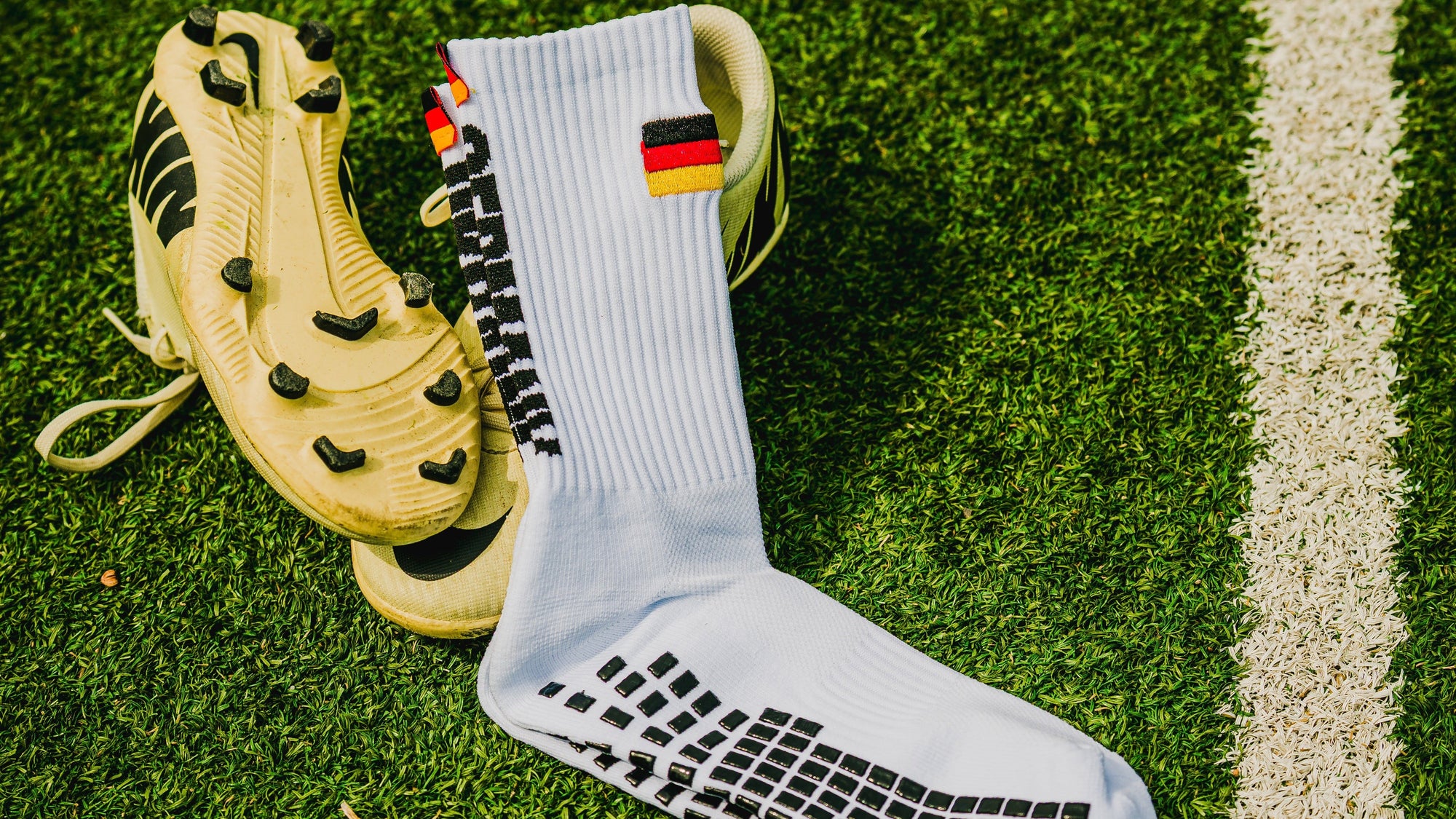 WM Socken 2026 – Gripsocken mit Länderflaggen Deutschland Ukraine Türkei Albanien kaufen