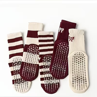 Bow Grip Socken Damen 5er Set für Pilates und Yoga in Bordeaux und Creme mit Schleife
