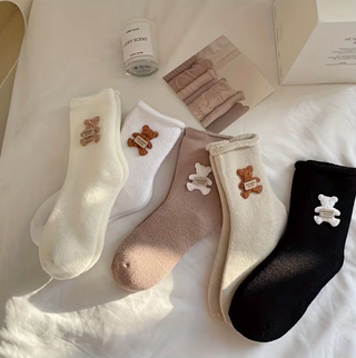 Kuschelsocken Damen 5 Paar mit aufgenähtem Teddy-Bär – weiß beige schwarz weiche Baumwollsocken