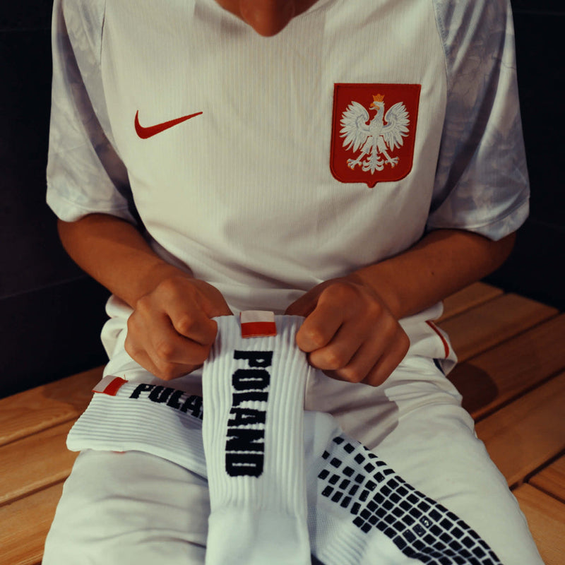 Polen WM Gripsocken weiß gestickter Flagge POLAND Schriftzug – Anti-Rutsch Fußball Socken Sport